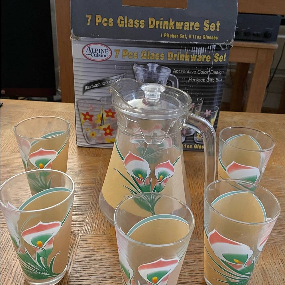 NWT Alpine Cuisine 7 pieces floral glass drinkware set: pitcher & 6 glasses